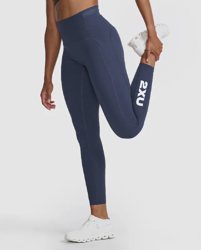 sports legging with modern cut -Form Stash Hi Rise Compression Tight 2.0 - Midnight